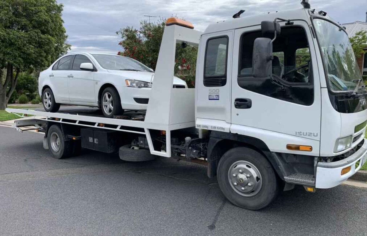 Long-distance towing service for safe vehicle transport